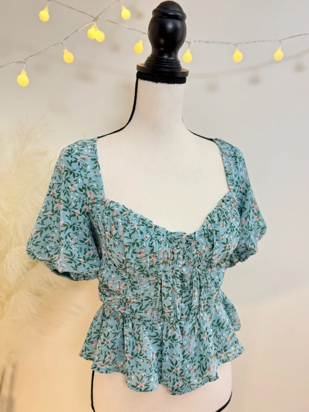 🌾‎ ASTR Blue Floral Puff Sleeve Peplum Blouse